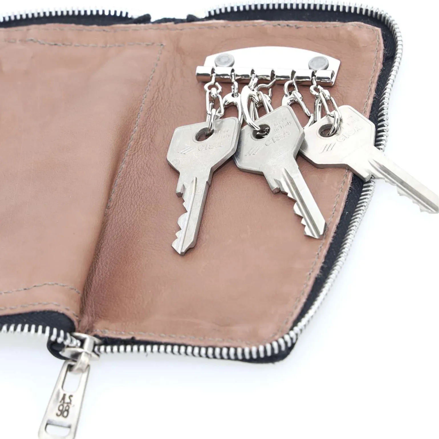 KEYCHAIN BASIL