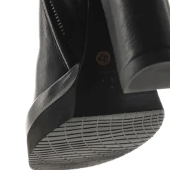 STIEFELETTEN VIKKI